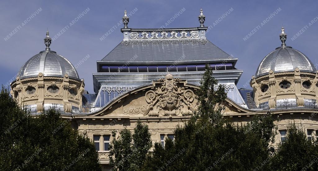 Műemlékvédelem - Budapest - Megújul az Adria-palota