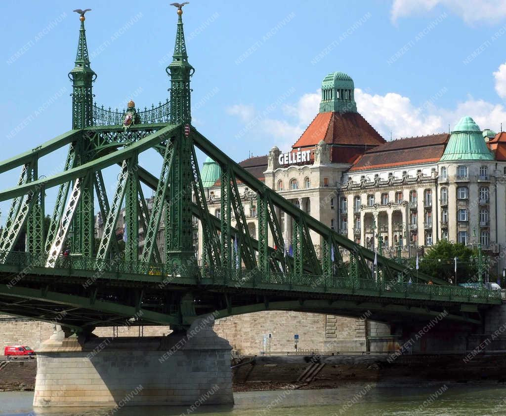 Városkép - Budapest - A Szabadság híd és a Gellért szálloda