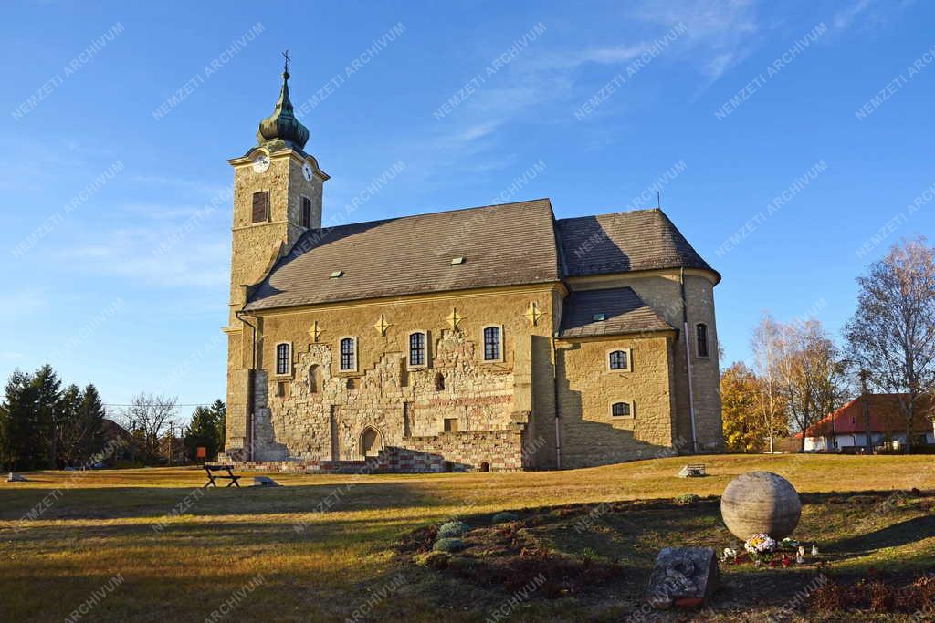 Egyház - Feldebrő - Szent Márton-templom és altemplom