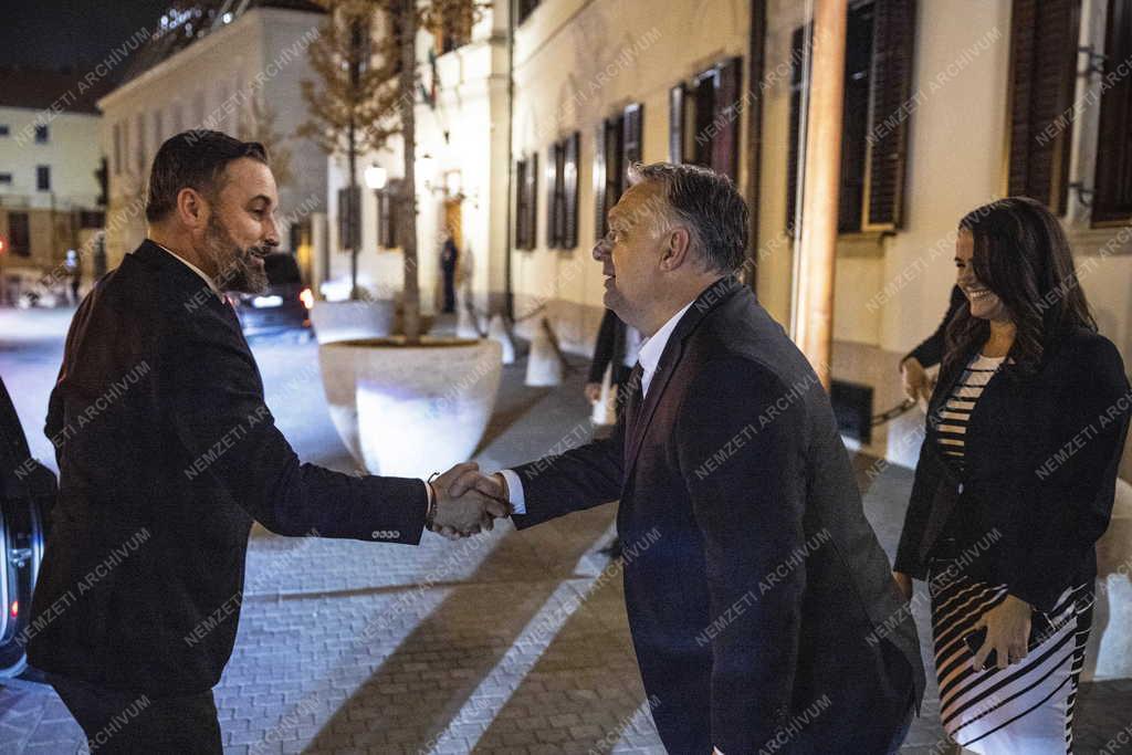 A spanyol jobboldal vezetőjével tárgyalt Orbán Viktor