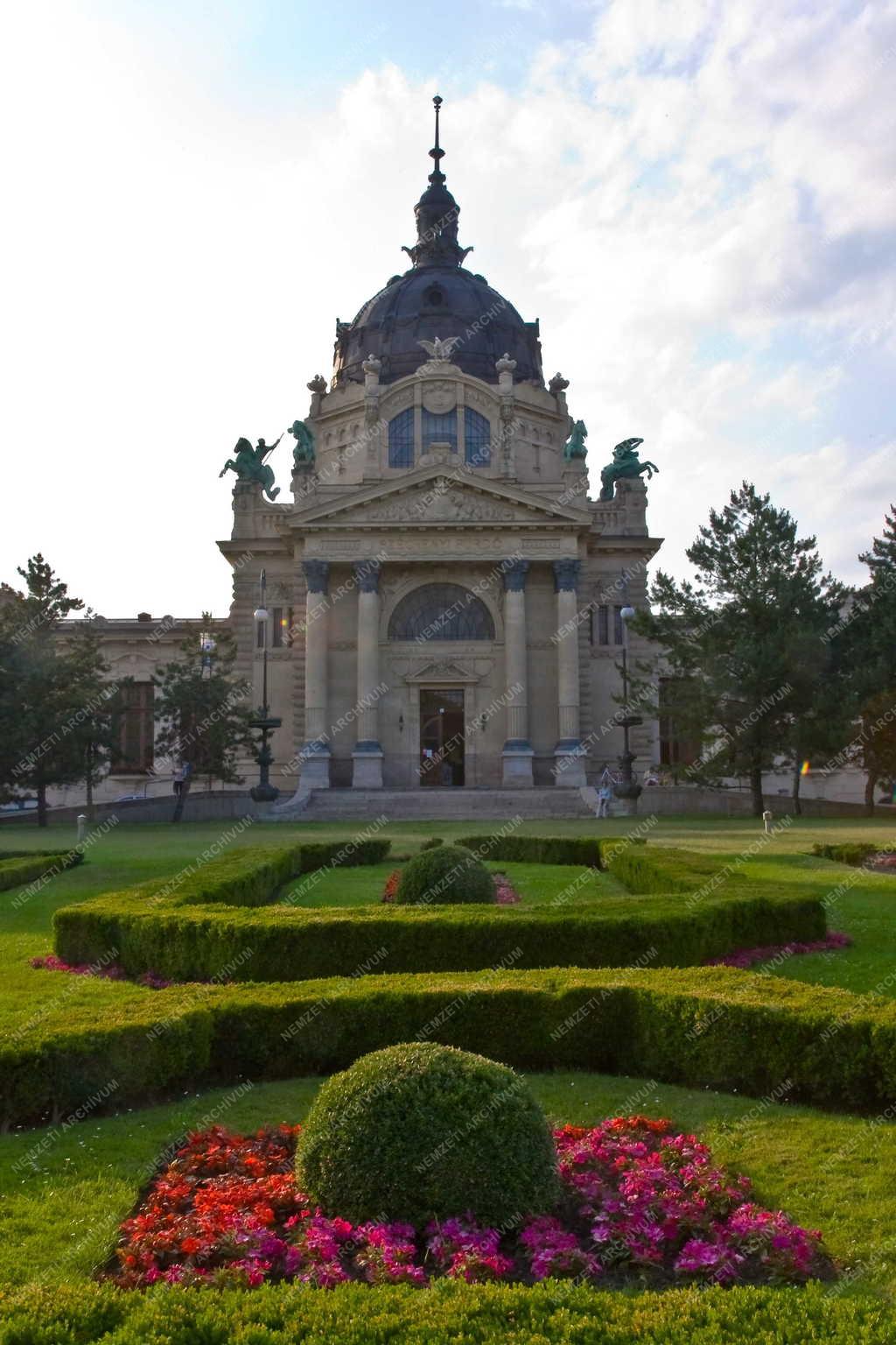 Épület - Budapest - A Széchenyi gyógyürdő főbejárata