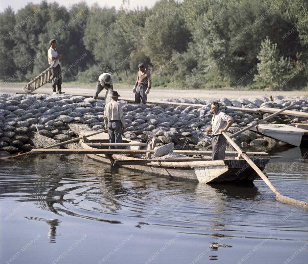 Árvízvédelem - Duna-part megerősítése