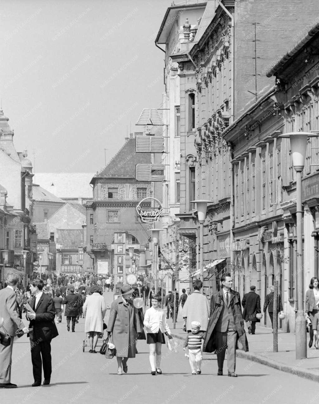 Városkép-életkép - A győri korzó