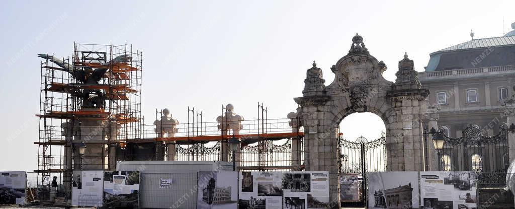 Műemlékvédelem - Budapest - Restaurálják a vári turulmadarat