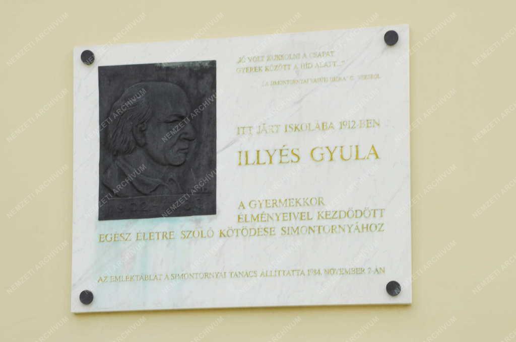 Simontornya - Illyés Gyula emléktáblája 