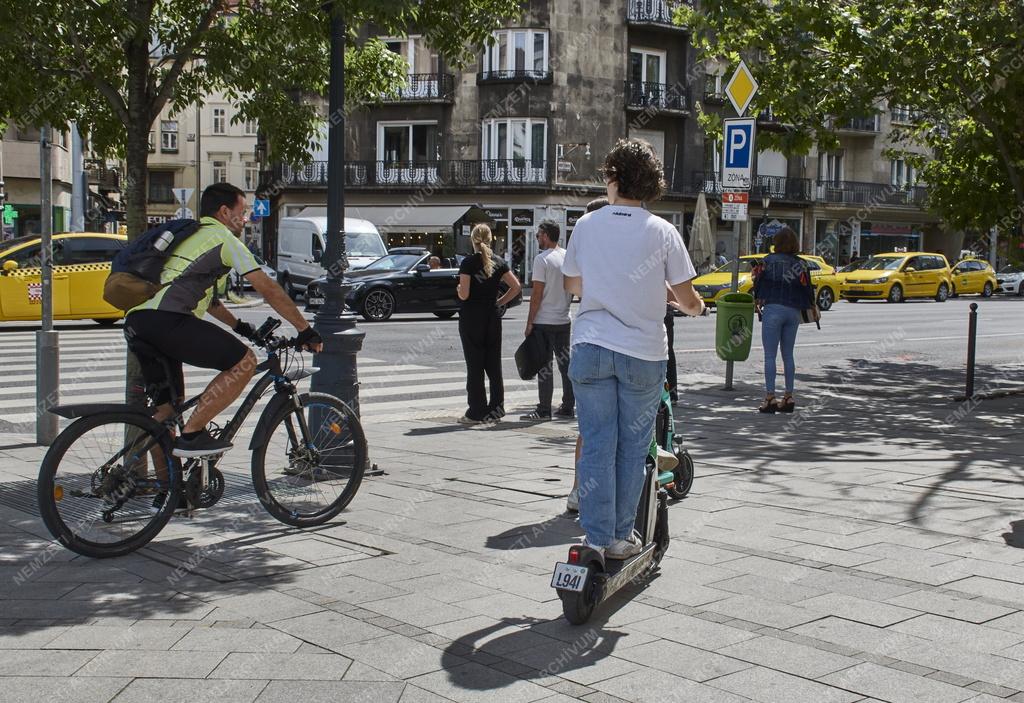 Közlekedés - Budapest - Elektromos roller