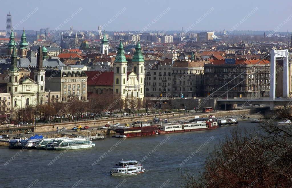 Városkép - Budapest -  A Március 15. tér és környéke