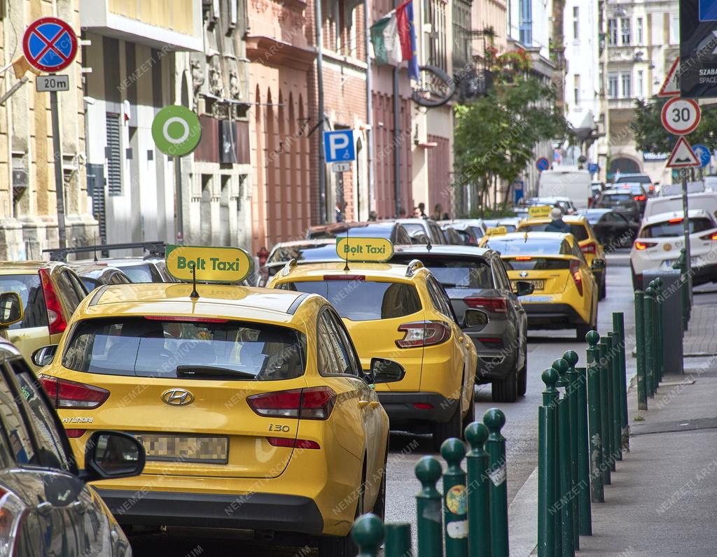 Közlekedés - Budapest - Taxi