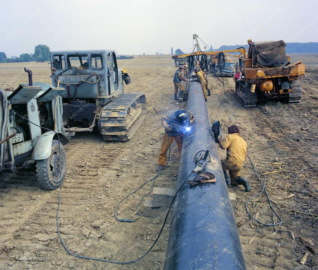 Energia - Épül az Adria-kőolajvezeték