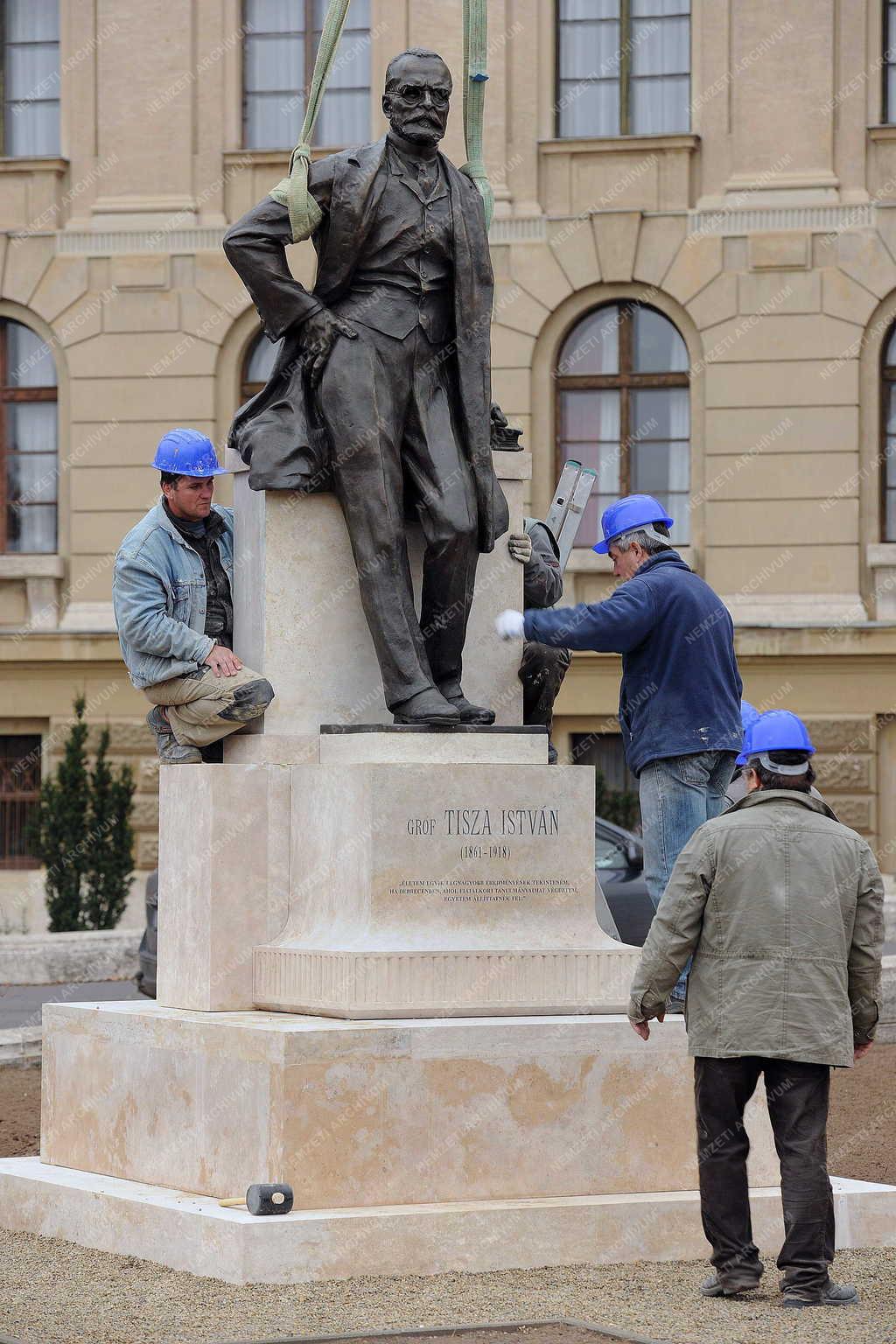 Városkép - Debrecen - Szobor áthelyezés 