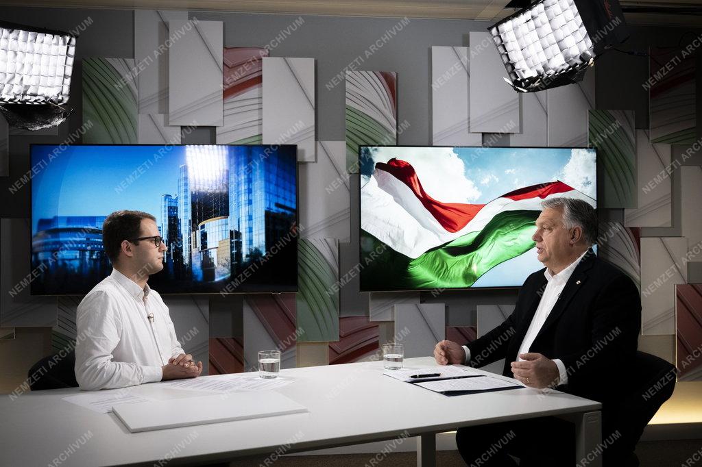 Miniszterelnöki interjú a Kossuth Rádióban