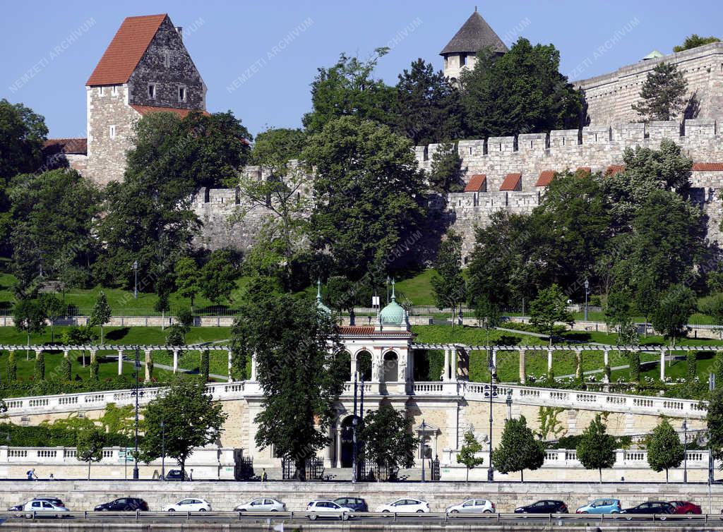 Városkép - Budapest - A Várkert Bazár és a Budai Vár déri erődrésze