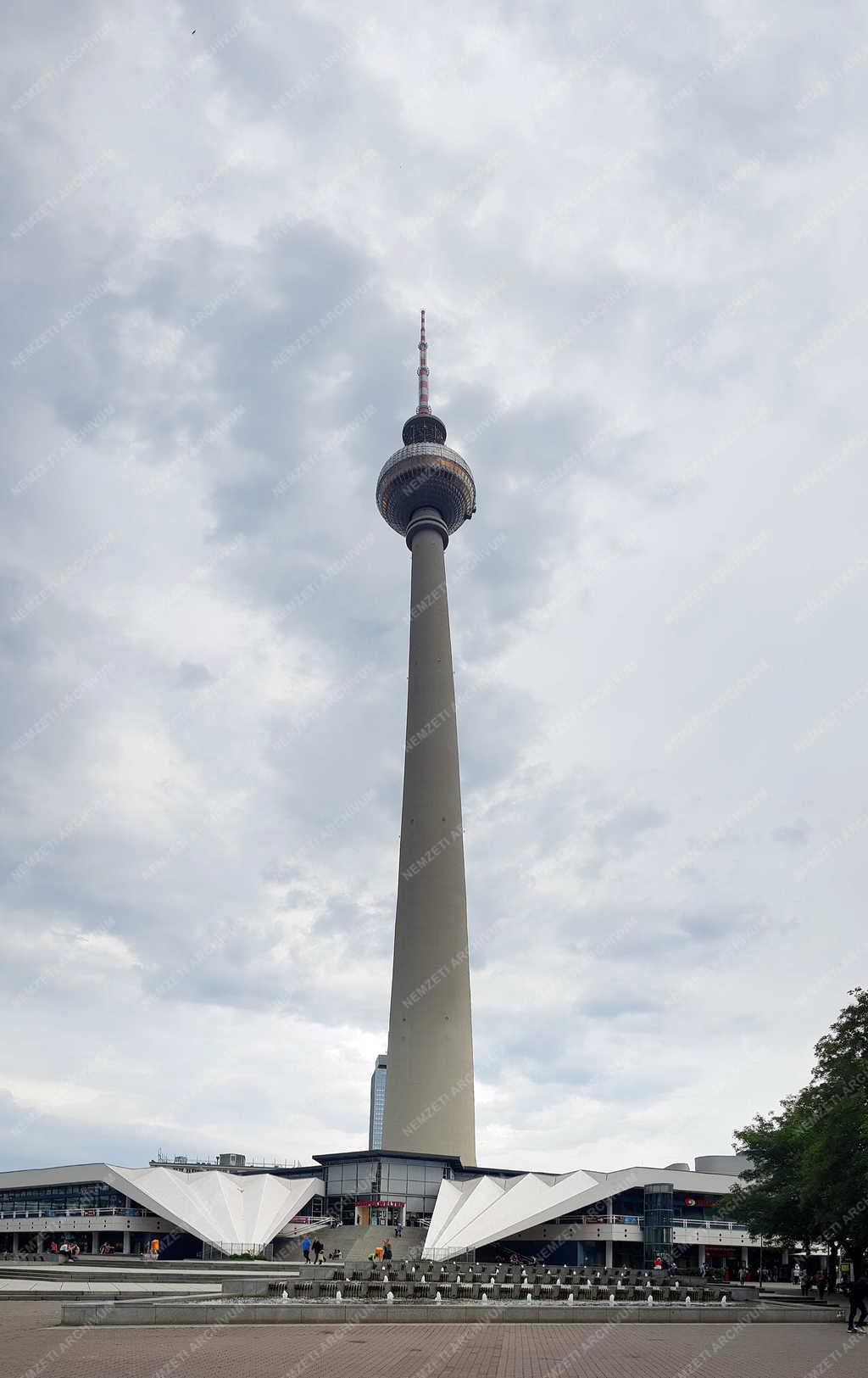 Építészet - Berlin - Berliner Fernsehturm