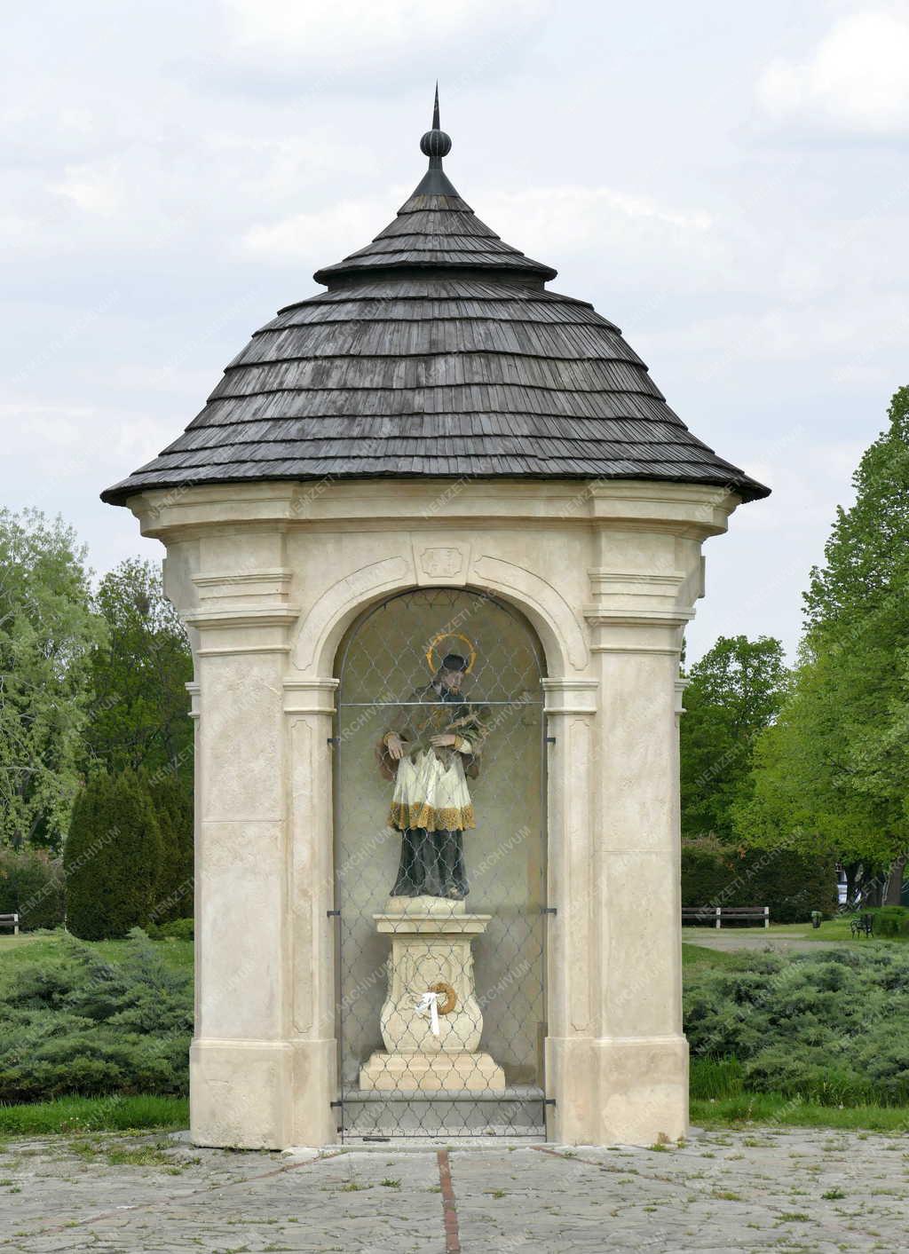 Városkép - Budapest - Nagytétény - Gloriette, Nepomuki Szent János szobrával