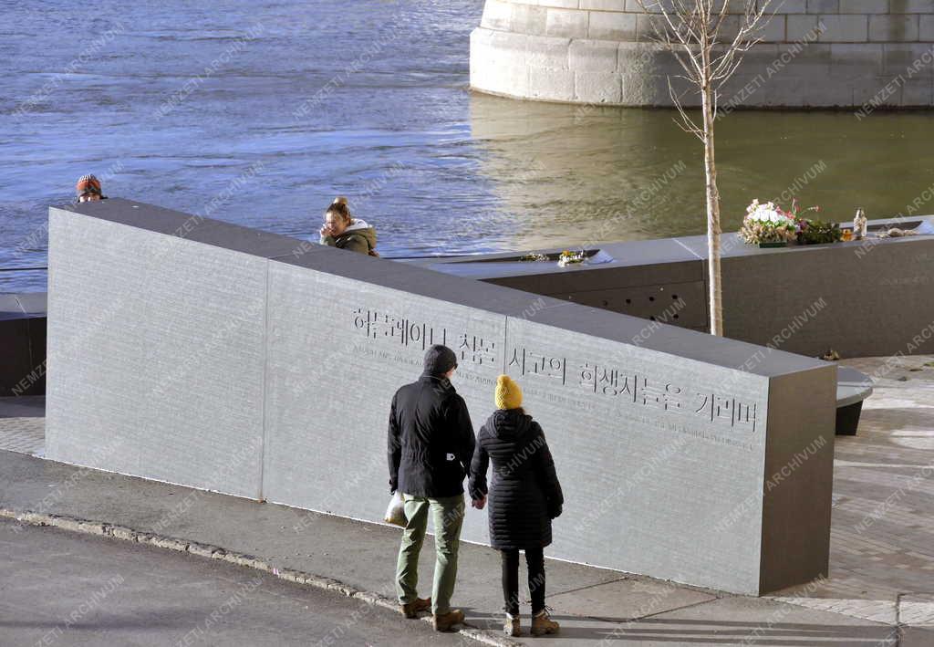 Városkép - Budapest -  Hableány áldozatainak emlékműve