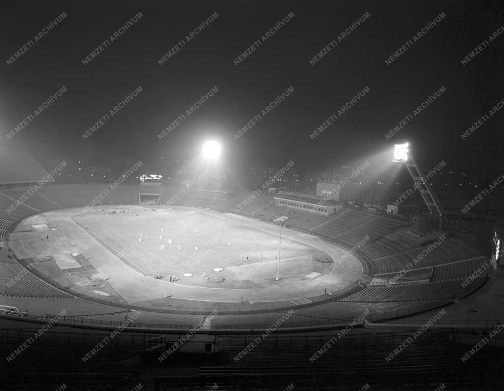 Sport - Népstadion - Világításpróba
