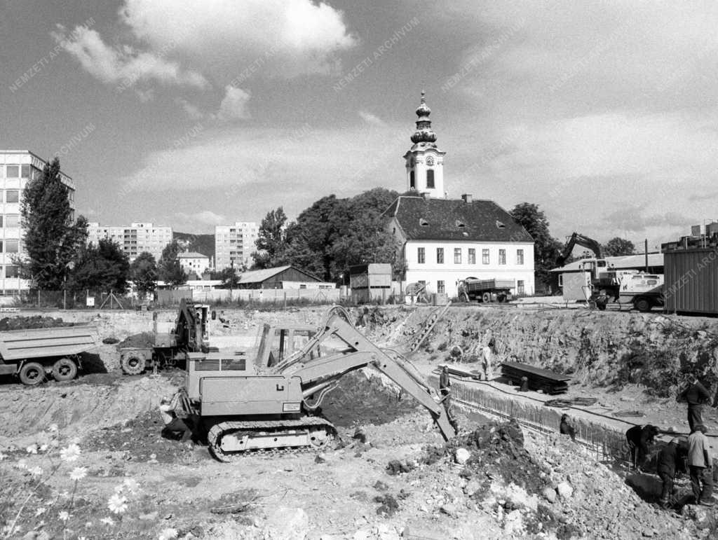 Építőipar - Épül a Thermal Hotel Aquincum