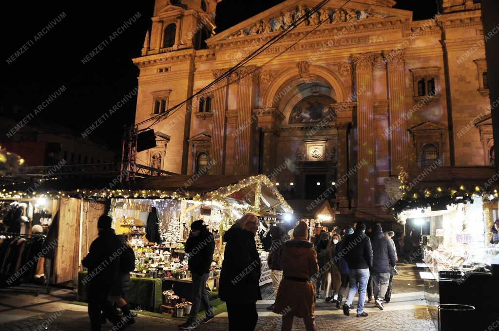 Városkép - Ünnep - Budapest  - Adventi Ünnep a Bazilikánál