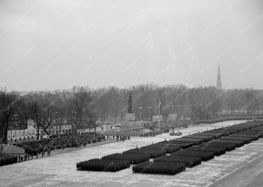 Ünnep - Díszszemle Budapesten