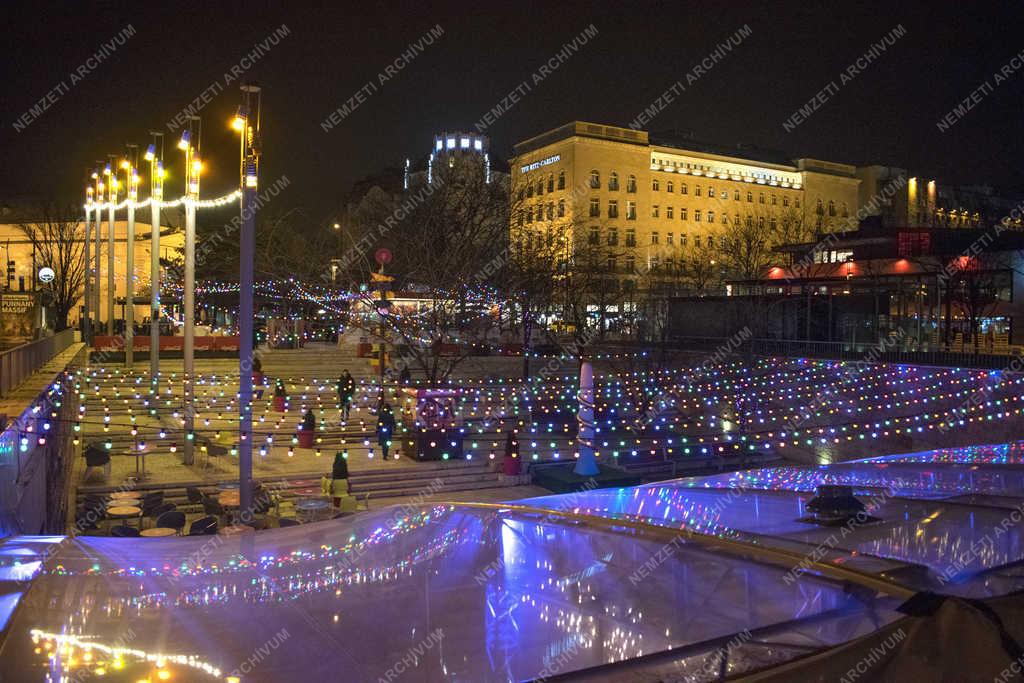 Esti városkép - Budapest - Erzsébet tér