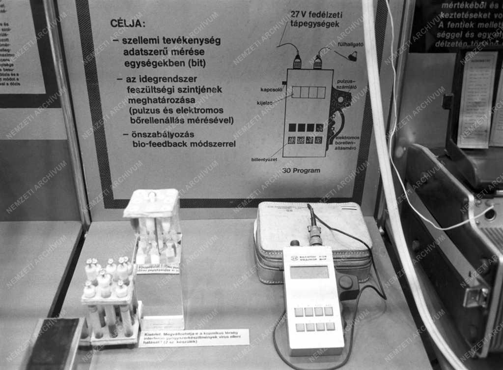 Kiállítás - Szovjet-magyar űrrepülés '80