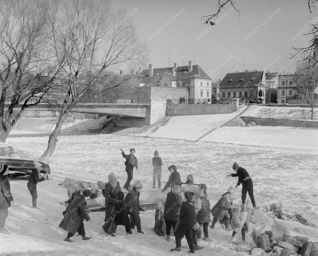 Időjárás - Tájkép - Beállt a jég a Rába folyón Győrnél