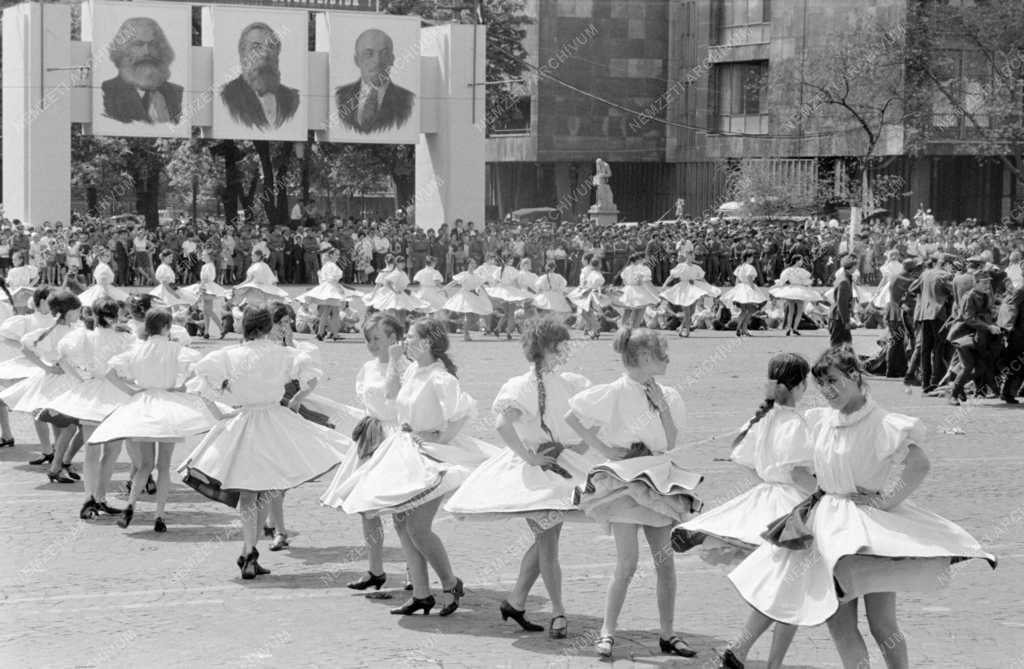 Városkép-életkép - Népi tánc bemutató