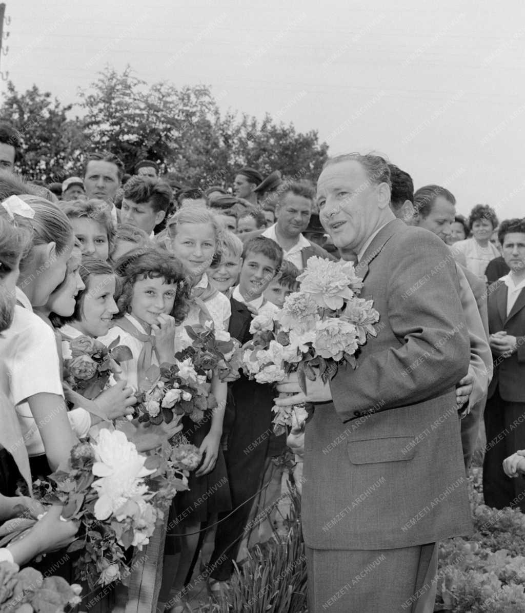 Belpolitika - Kádár János látogatása Szabolcs megyében