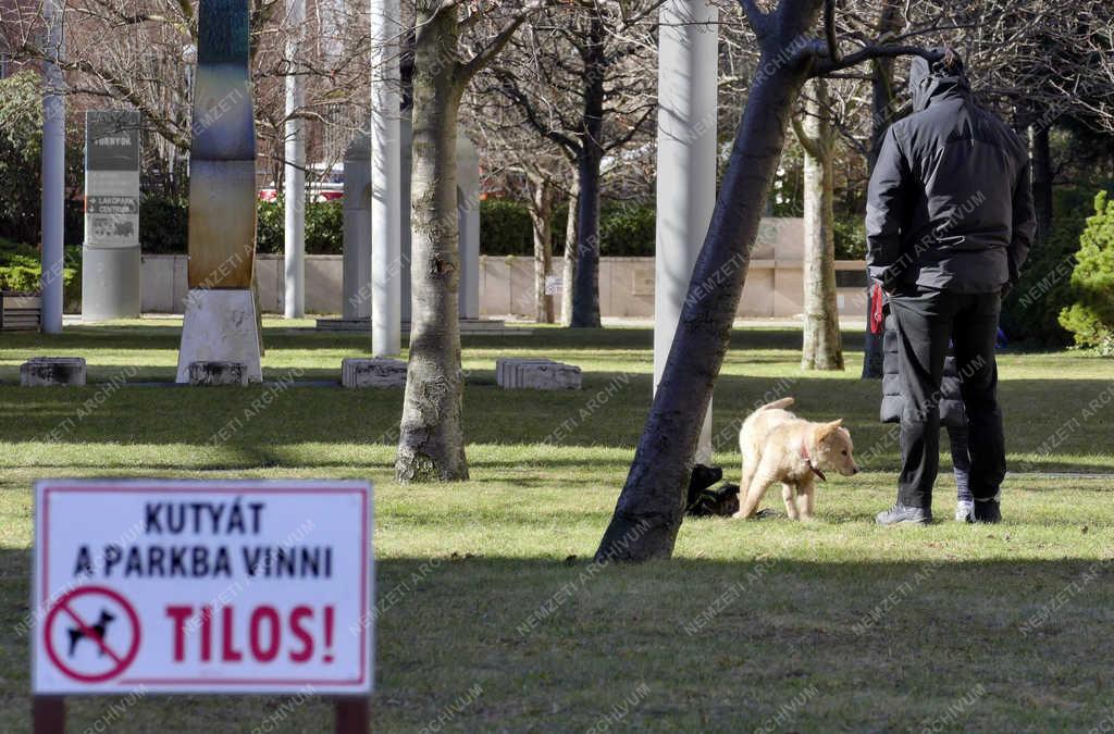 Szabadidő - Budapest - Tiltó tábla mellett szabályszegés