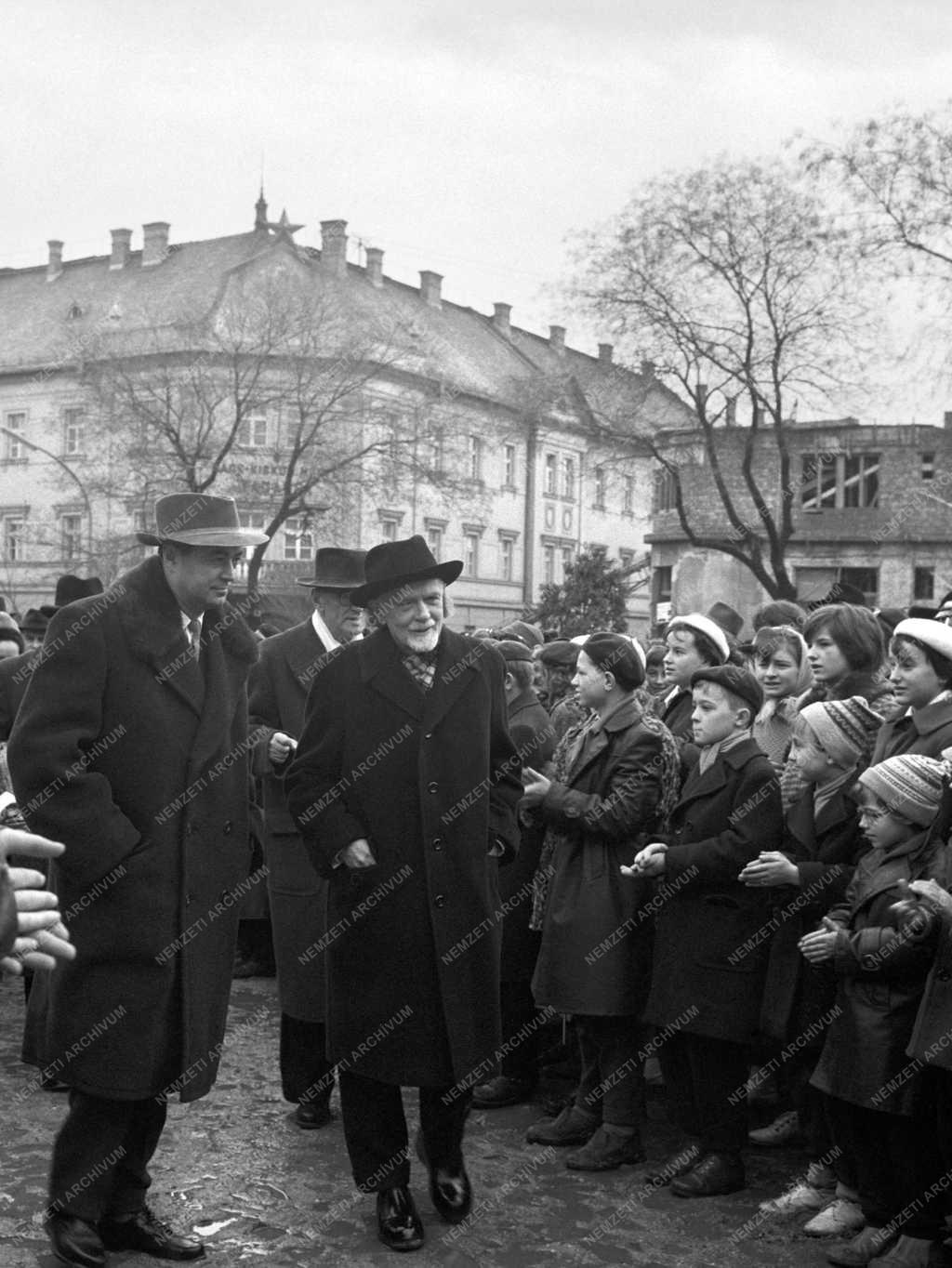 Felavatás - Kodály Zoltán Katona József szobrának avatásán