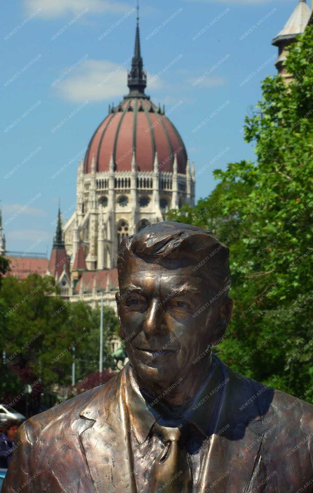 Kultúra - Köztéri szobor - Ronald Reagan