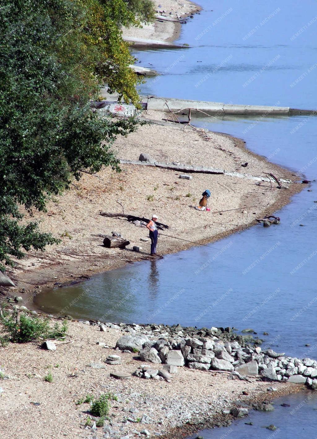 Szabadidő - Budapest - Sporthorgász a Duna-parton