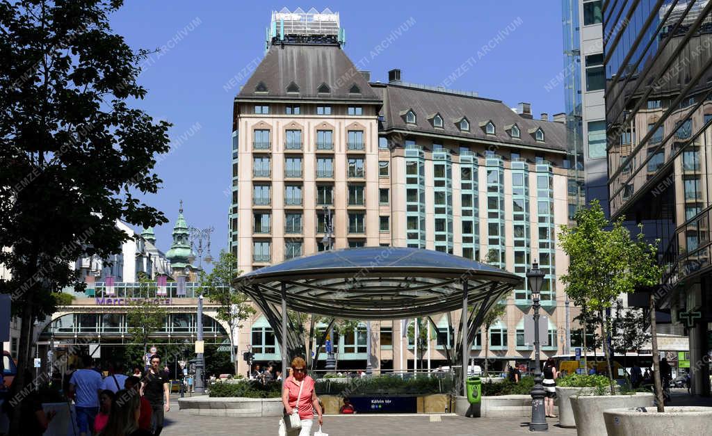 Városkép - Budapest -  A Kálvin tér nyugati oldala