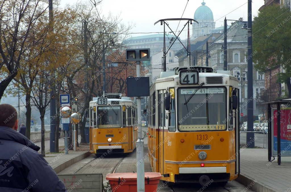 Közlekedés - A Batthyány téri villamos-végállomás