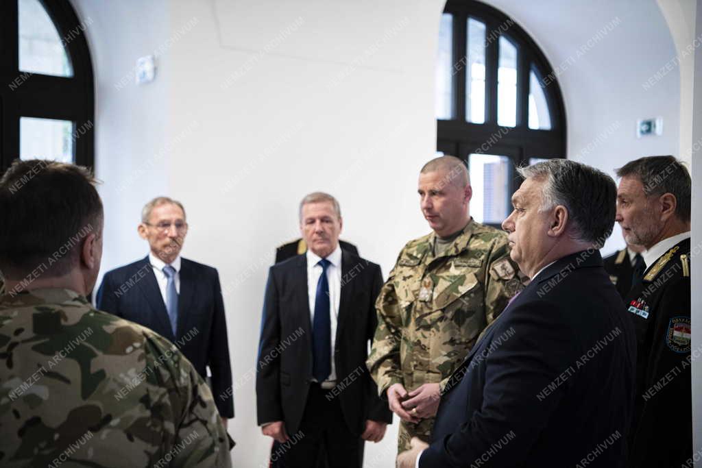 A rendőri és katonai vezetőket fogadta Orbán Viktor 