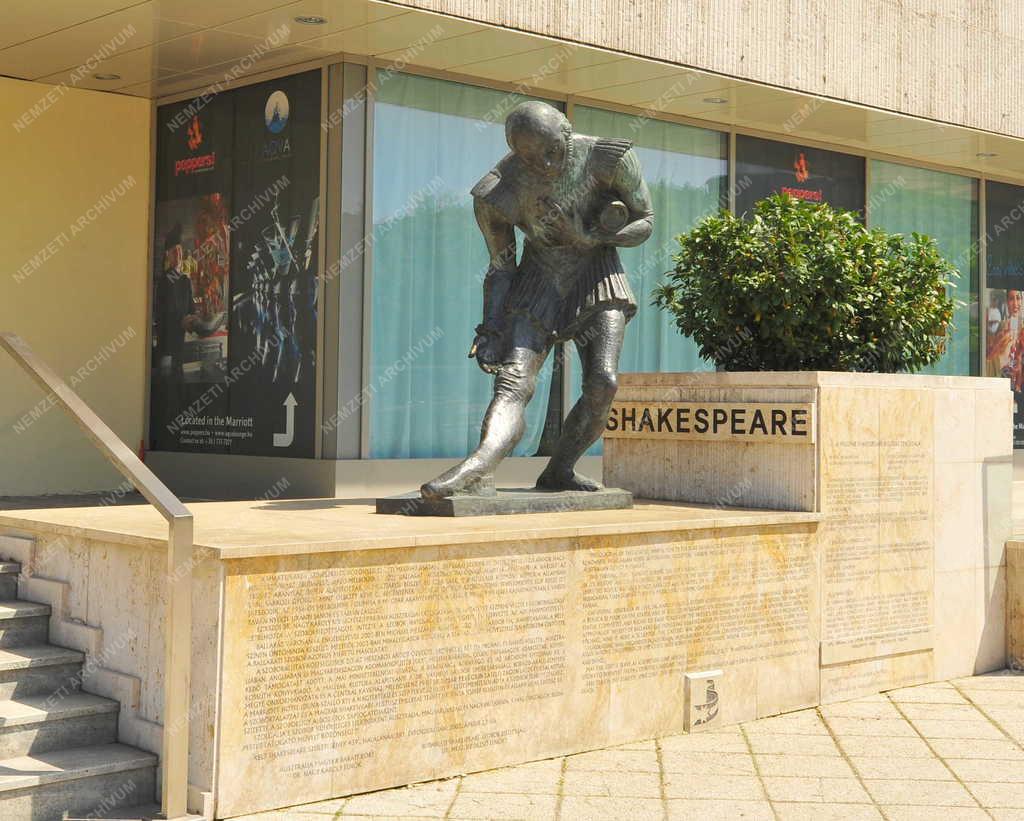 Budapest - Köztéri szobor - Shakespeare