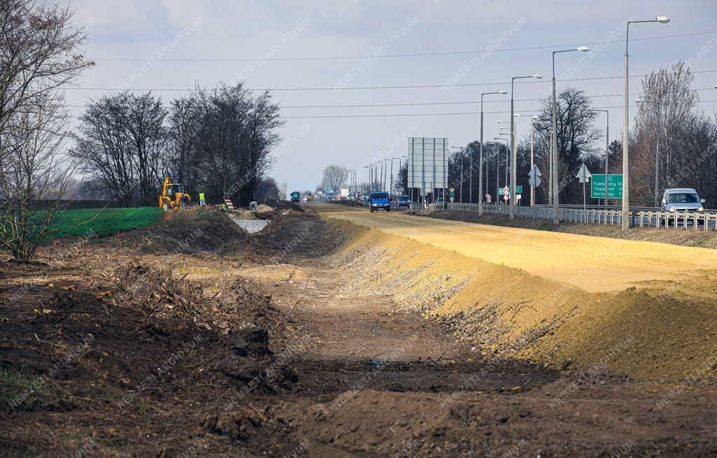 Közlekedés - Korszerűsítik a vasúti pályát Debrecen és Füzesabony között