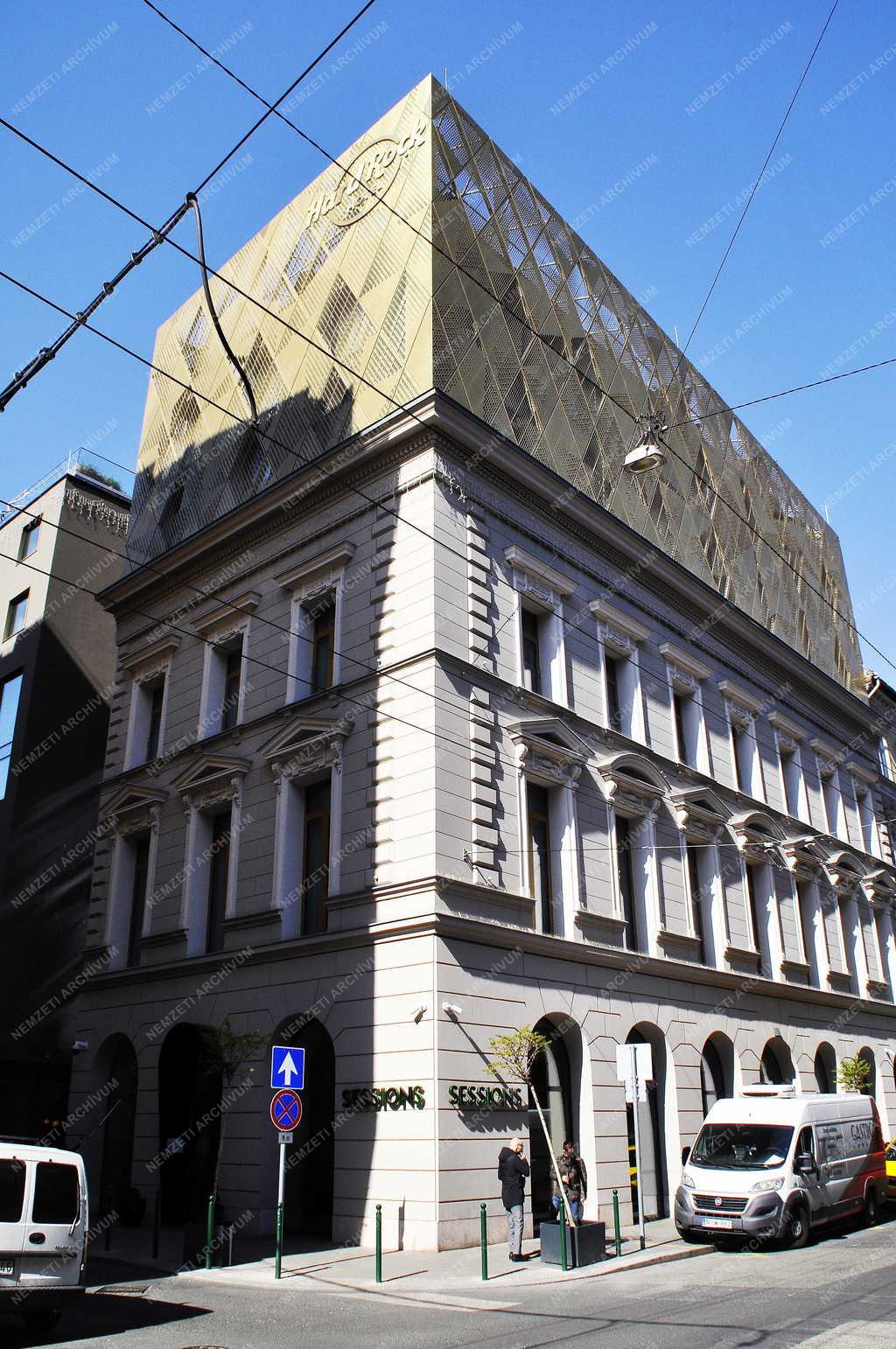 Idegenforgalom - Megnyílt az ötcsillagos Hard Rock Hotel Budapest