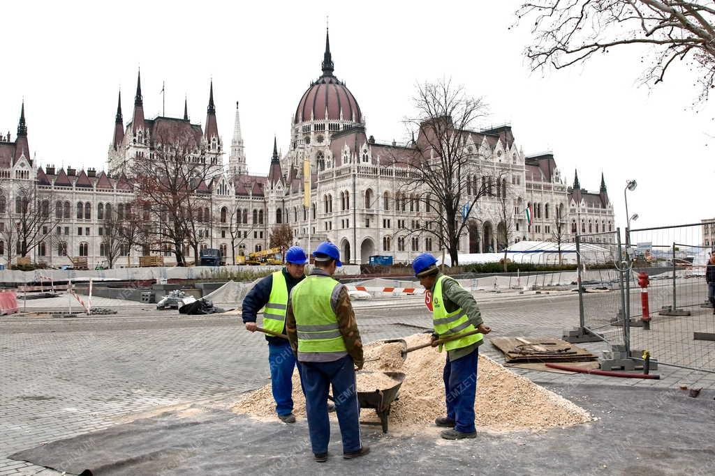 Építőipar - Budapest - Kossuth Lajos tér rekonstrukciója