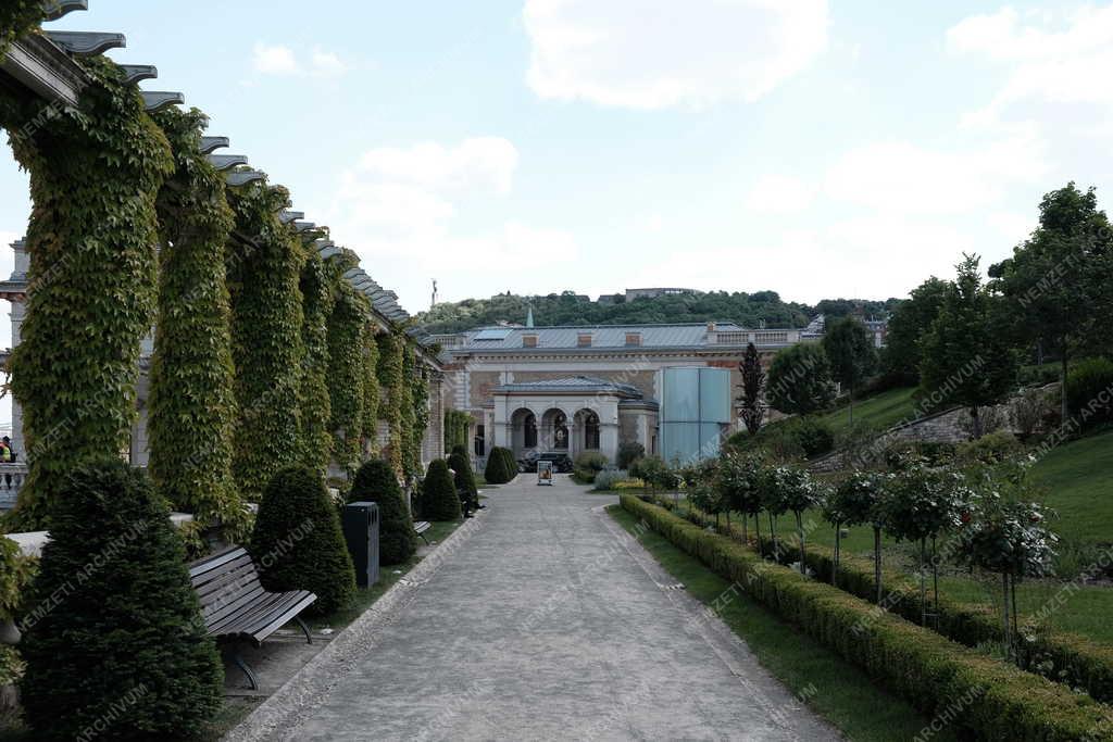 Városkép - Budapest - Várkert Bazár terasza