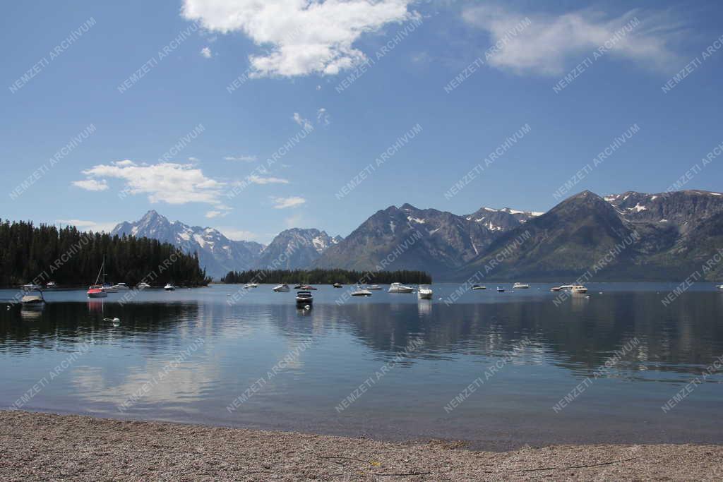 Tájkép - A Yellowstone tó a Yellowstone Nemzeti Parkban