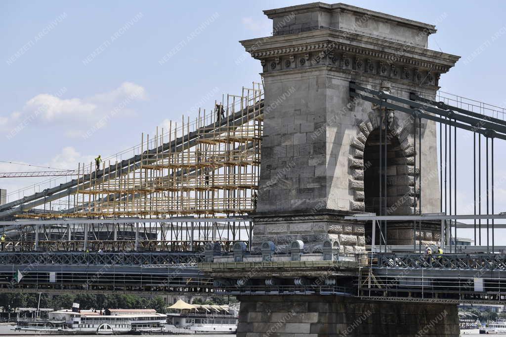 Településfejlesztés - Budapest - Felújítás alatt a Lánchíd