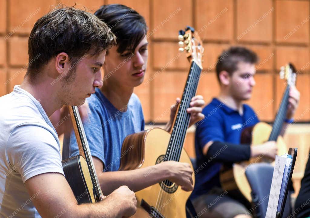 Művészeti oktatás - Debrecen - Klasszikus Gitárosok Találkozója