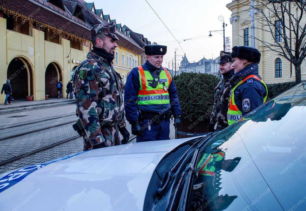 Közbiztonság - Debrecen - Rendőrök és katonák együttműködése 