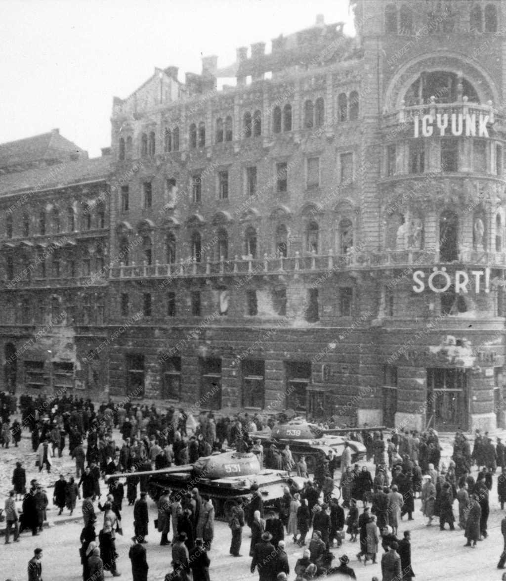 Ötvenhat emléke - Szovjet páncélosok a Nagykörúton