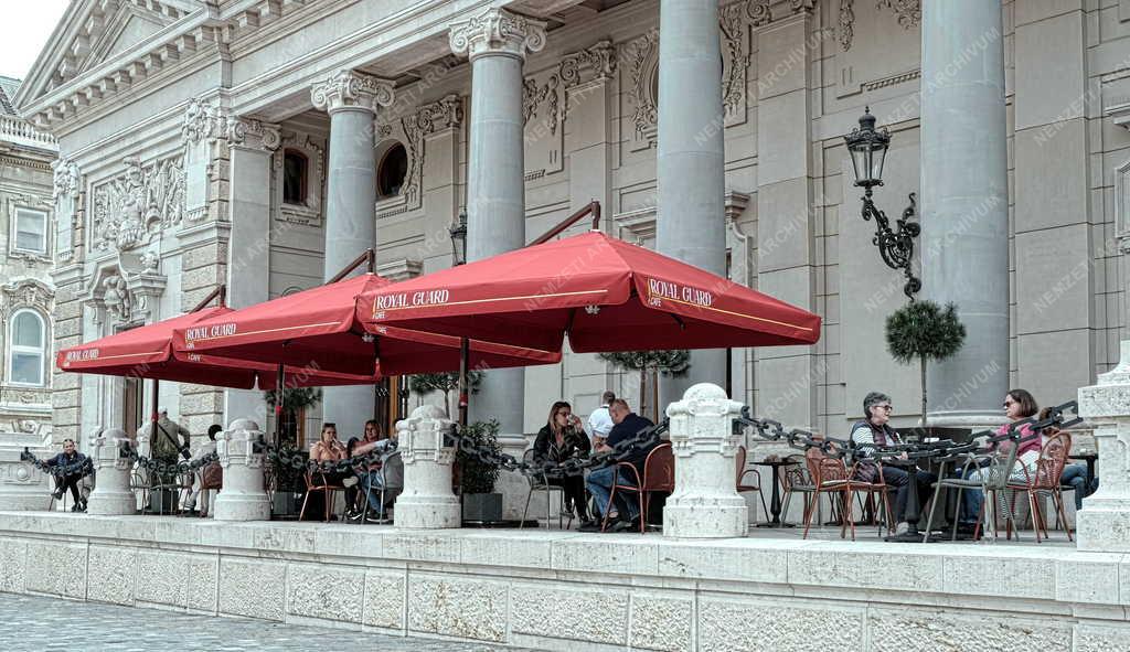 Vendéglátás - Kultúra - Royal Guard Café és kiállítás a Budavári Palota Főőrség épületében