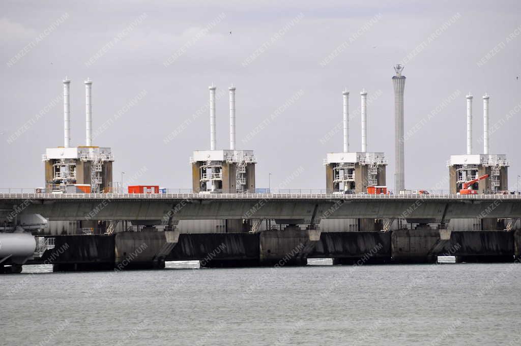 Árvízvédelem - Dordrecht - A világ legnagyobb mozgatható gátja