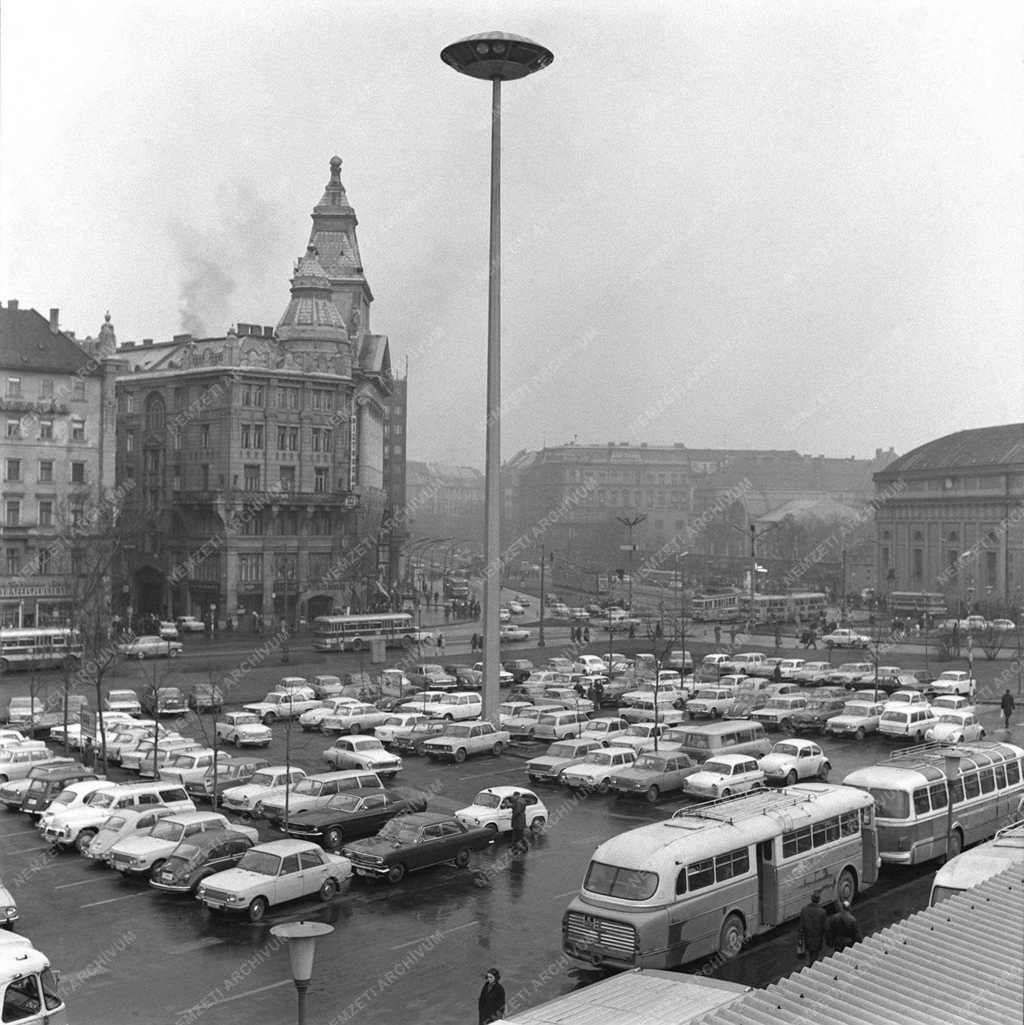 Városkép-életkép - Közlekedés - Budapest - Engels tér