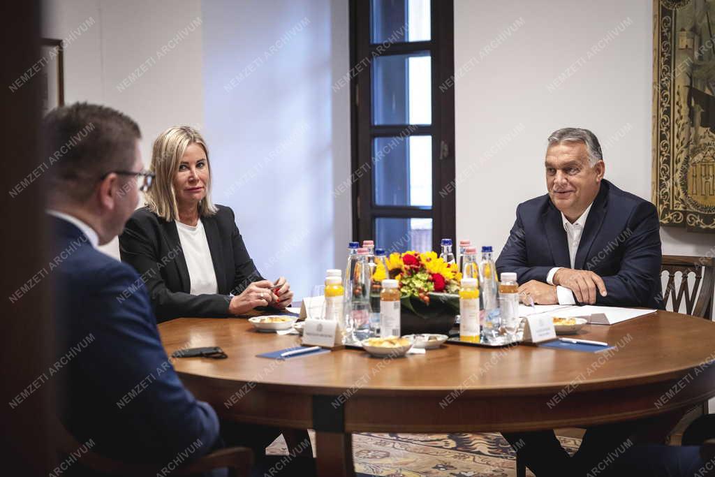 Orbán Viktor fogadta a VMRO-DPMNE vezetőségét