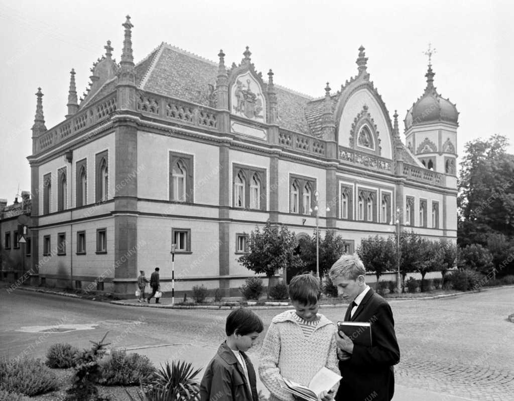 Kultúra - Új megyei könyvtár Veszprémben